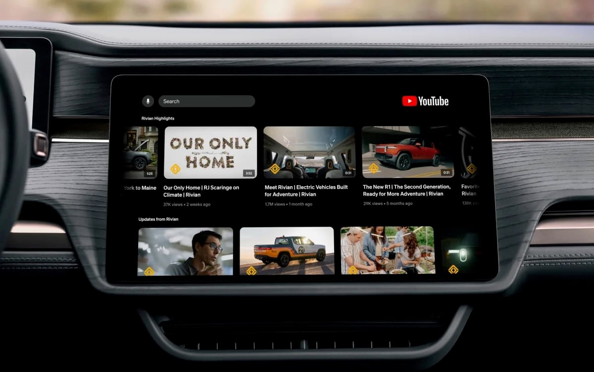 Écran tactile du Rivian R2 affichant l'interface RivianOS 2.0 avec applications tierces intégrées