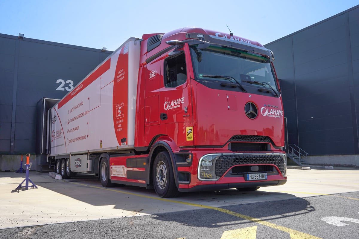 Mercedes eActros 600 avec remorque solaire Sunswap