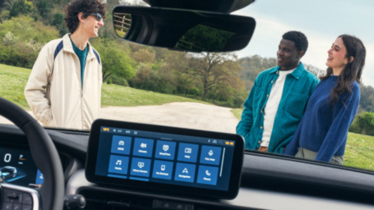 jeep avenger ecran tactile Uconnect Le système multimédia Uconnect™ à écran tactile de 10,25 pouces offre des trajets confortables et connectés pour profiter pleinement de vos aventures.