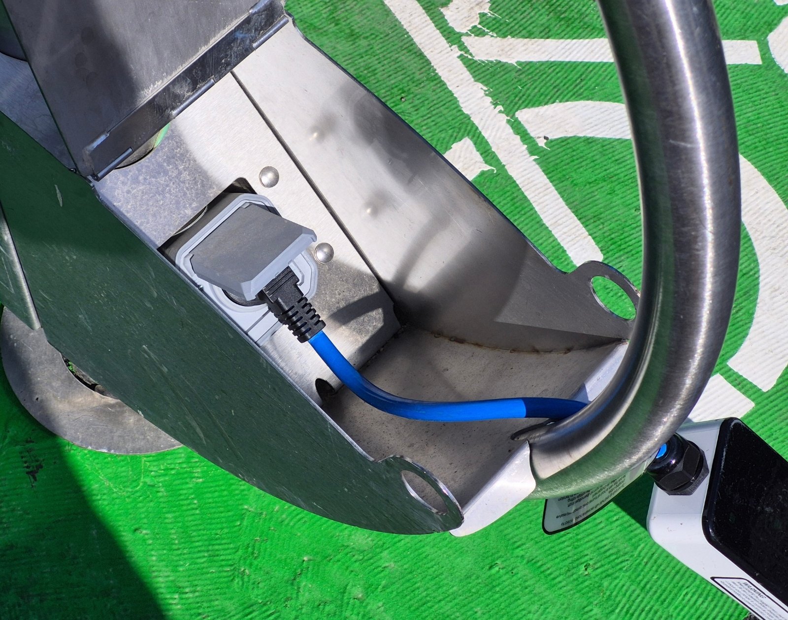lidl recharge gratuite zoe automobile propre 3 La prise est intégrée dans l'arceau / Image : AP.