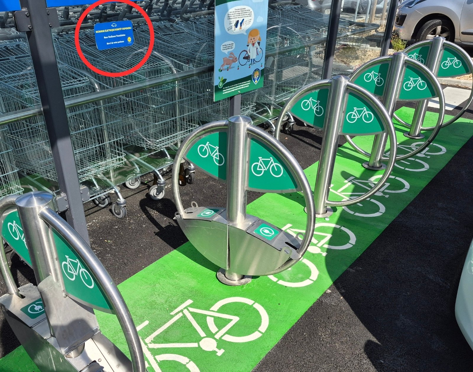 lidl recharge gratuite zoe automobile propre 4 Seuls certains arceaux sont équipés de prises / Image : AP.