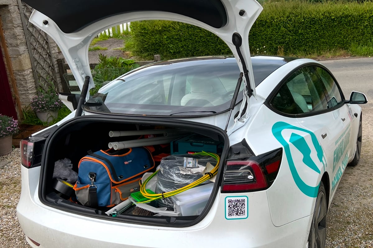 Dans le coffre de la Tesla Model 3 de Cédric Garault