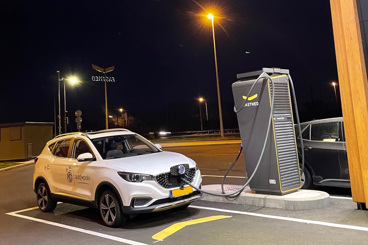 La MG ZS EV prêtée à Thomas (en recharge après la grêle) La MG ZS EV prêtée à Thomas (en recharge après la grêle)
