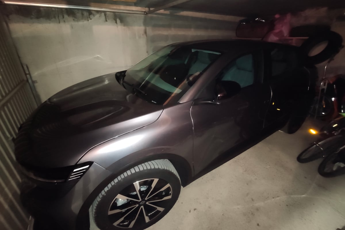 La Renault Megane E-Tech d'Olivier dans son garage