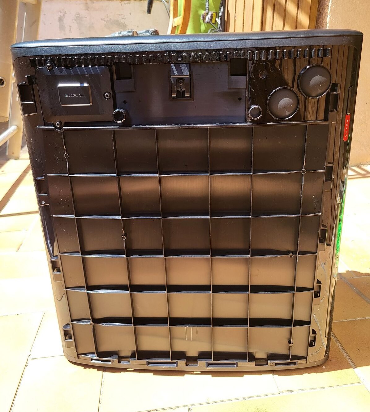 Test Ecoflow Stream Ultra X (13) La Stream Ultra X sans sa plaque de finition en façade / Image : AP.