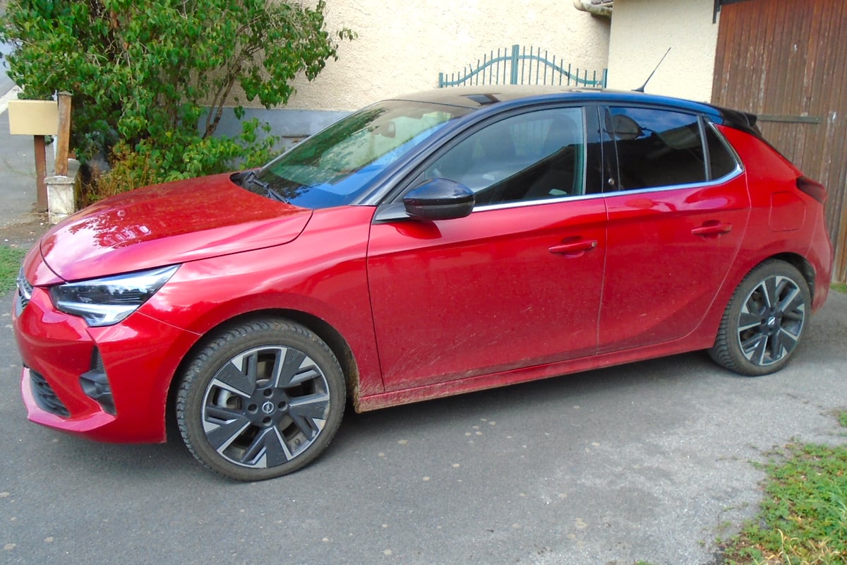 L'Opel Corsa-e de Pascal en période de restriction d'eau