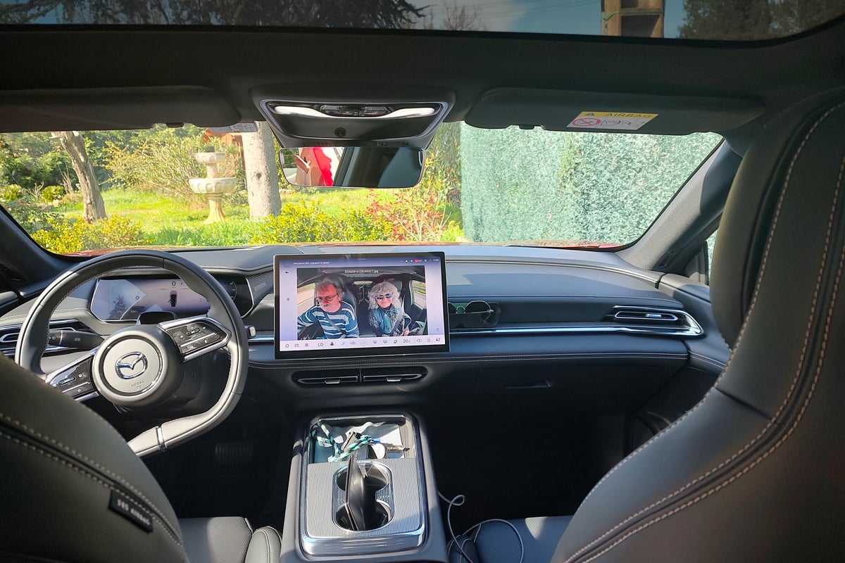 Il est possible de se prendre en photo avec la Mazda 6e