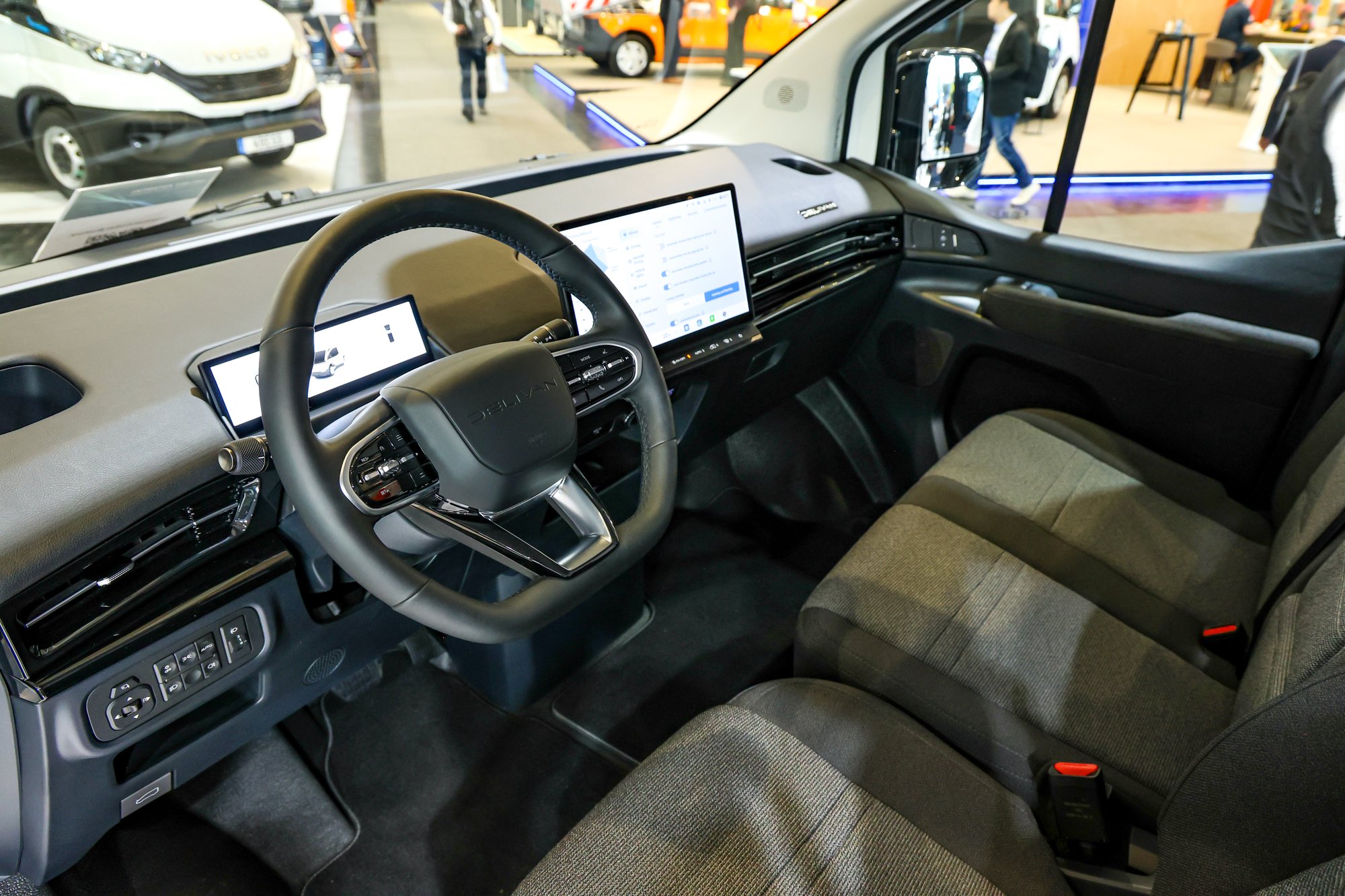 À bord des utilitaires électriques Delivan