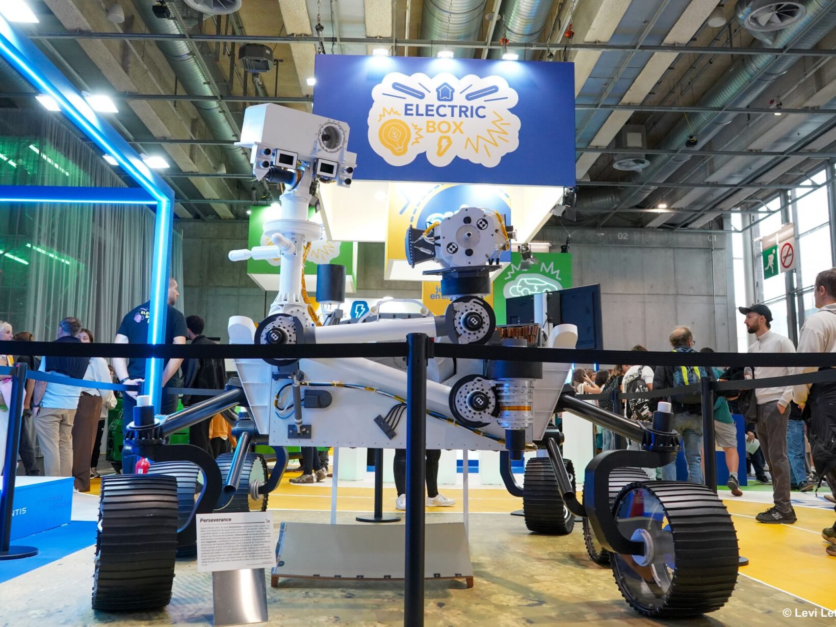Une réplique du rover Perséverance au Mondial de l'Auto