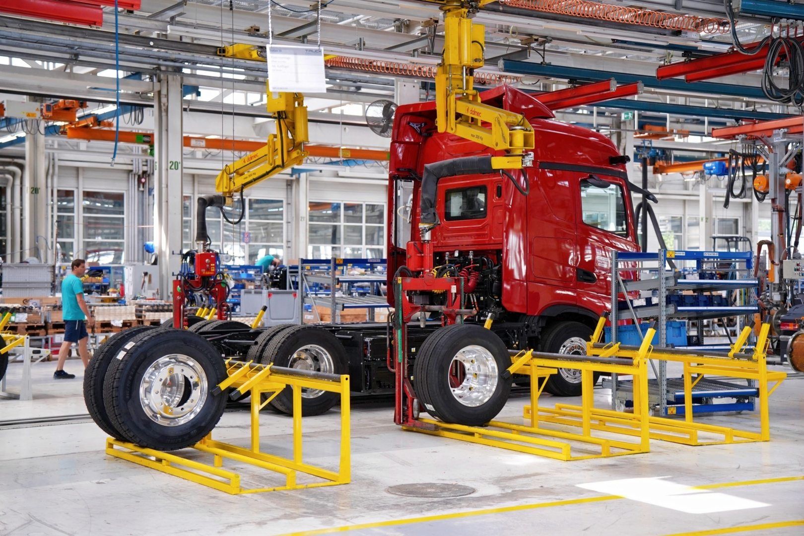 Assemblage d'un camion Superpanther dans l'usine Steyr en Autriche