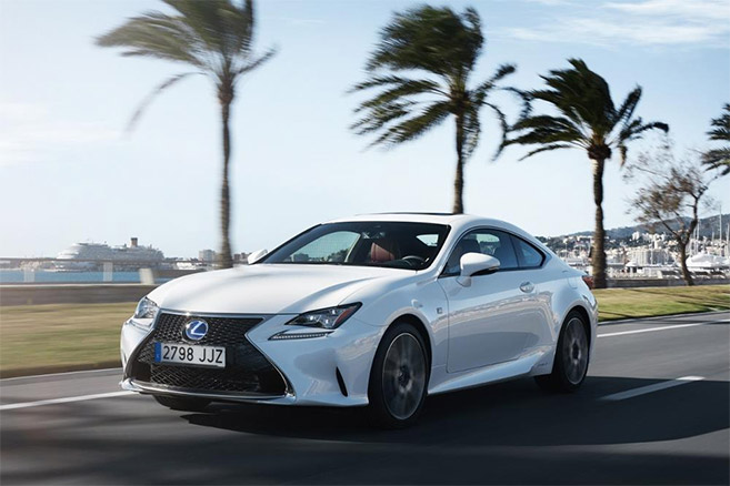 Le Lexus RC 300h est désormais disponible en France. Prix de départ : 49.900 €