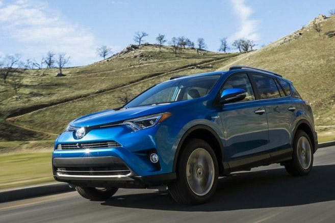 Toyota RAV4 hybride AWD : le prix de la version 4 roues motrices