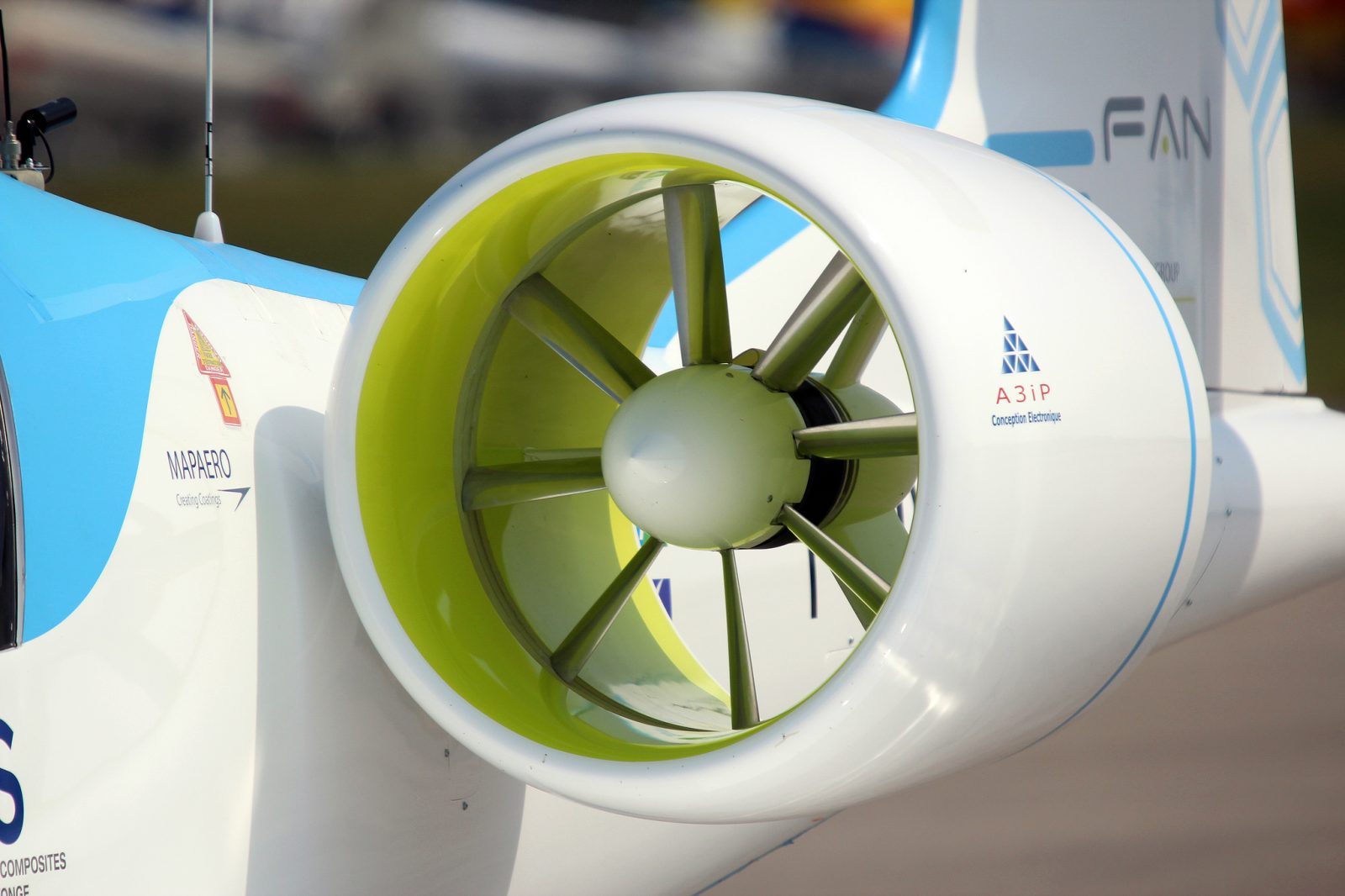 Airbus E Fan engine Un des deux moteurs électriques de l'Airbus E-Fan - CC Marc Schieferdecker