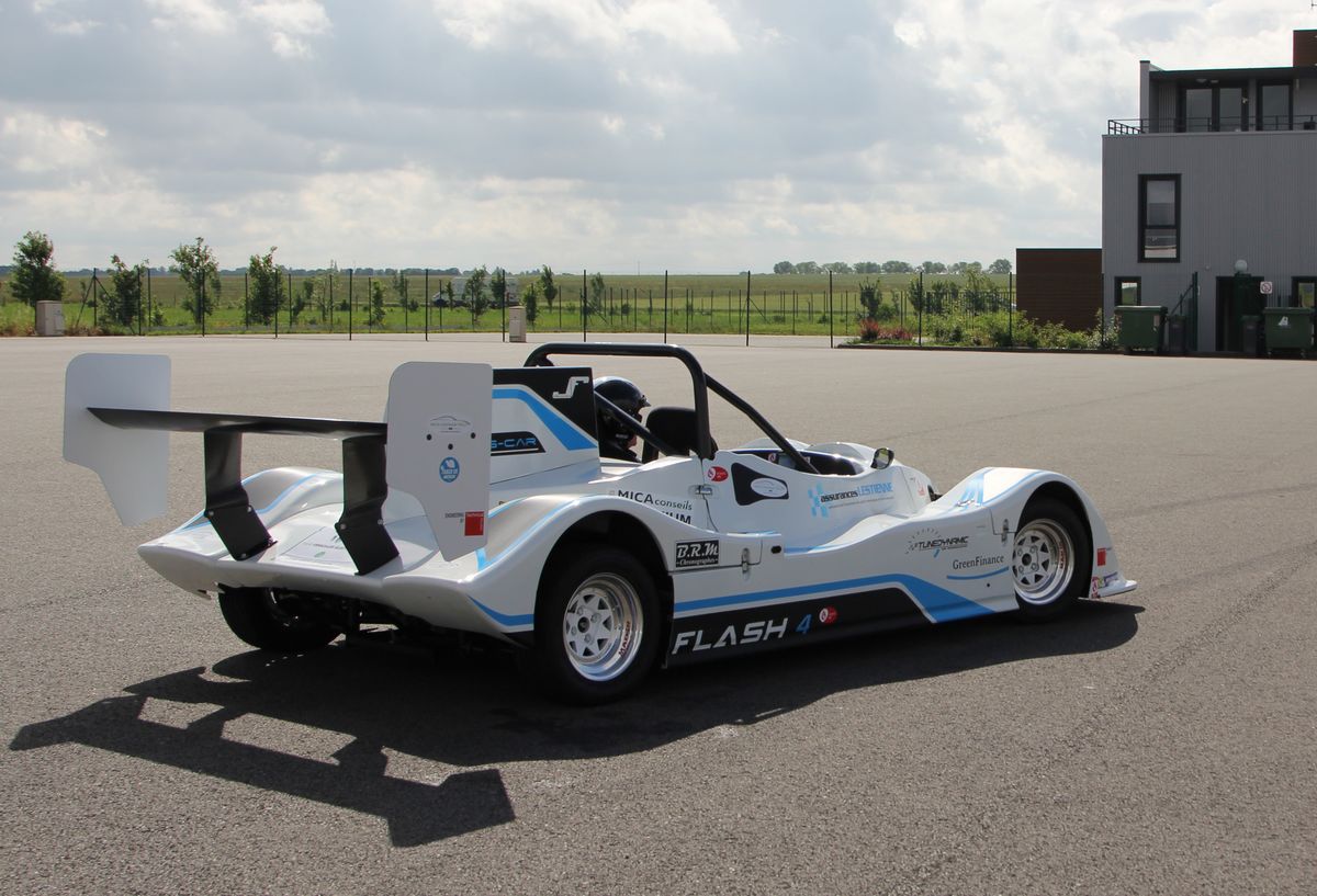 e-racing-car-vet-0001