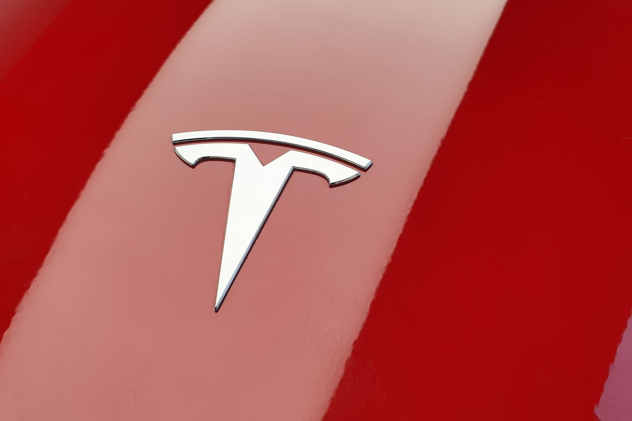 Logo Tesla