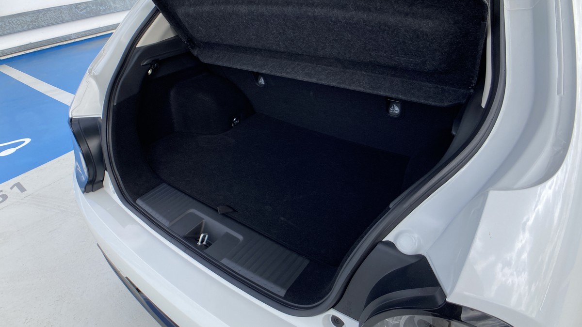 comparo-honda-e-mini-se-0029 Sur la Honda, le coffre est ridiculement petit