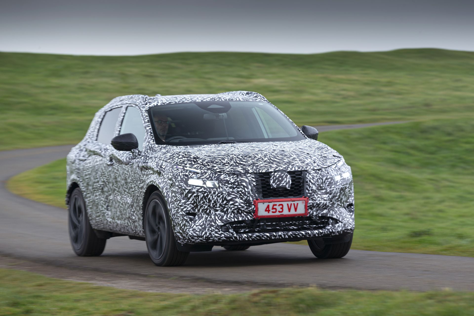 Avant du Nissan Qashqai 2021 sous camouflage