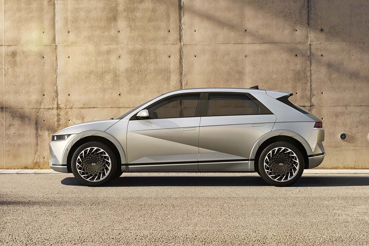 Hyundai-Ioniq-5-Skoda-Enyaq-iV-01