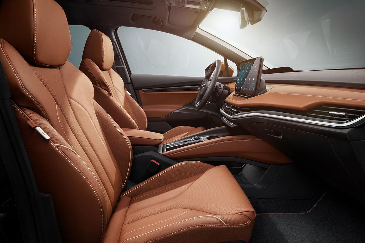 Hyundai-Ioniq-5-Skoda-Enyaq-iV-08