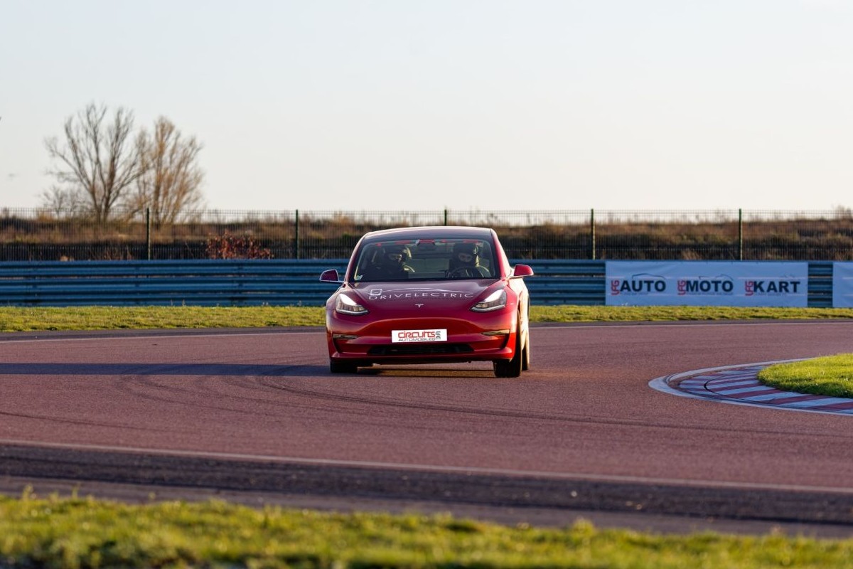 Essai piste Tesla Model 3