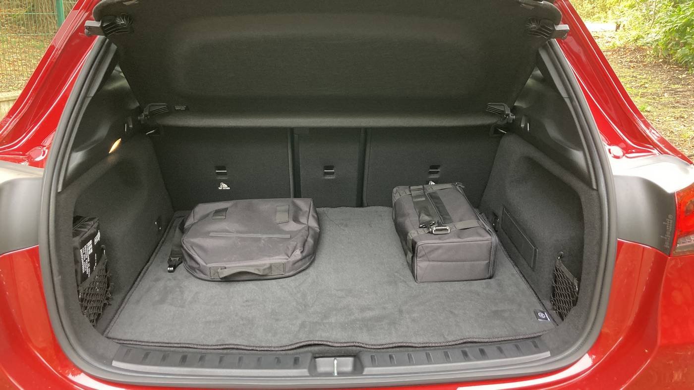 mercedes-eqa-350-4matic-0011