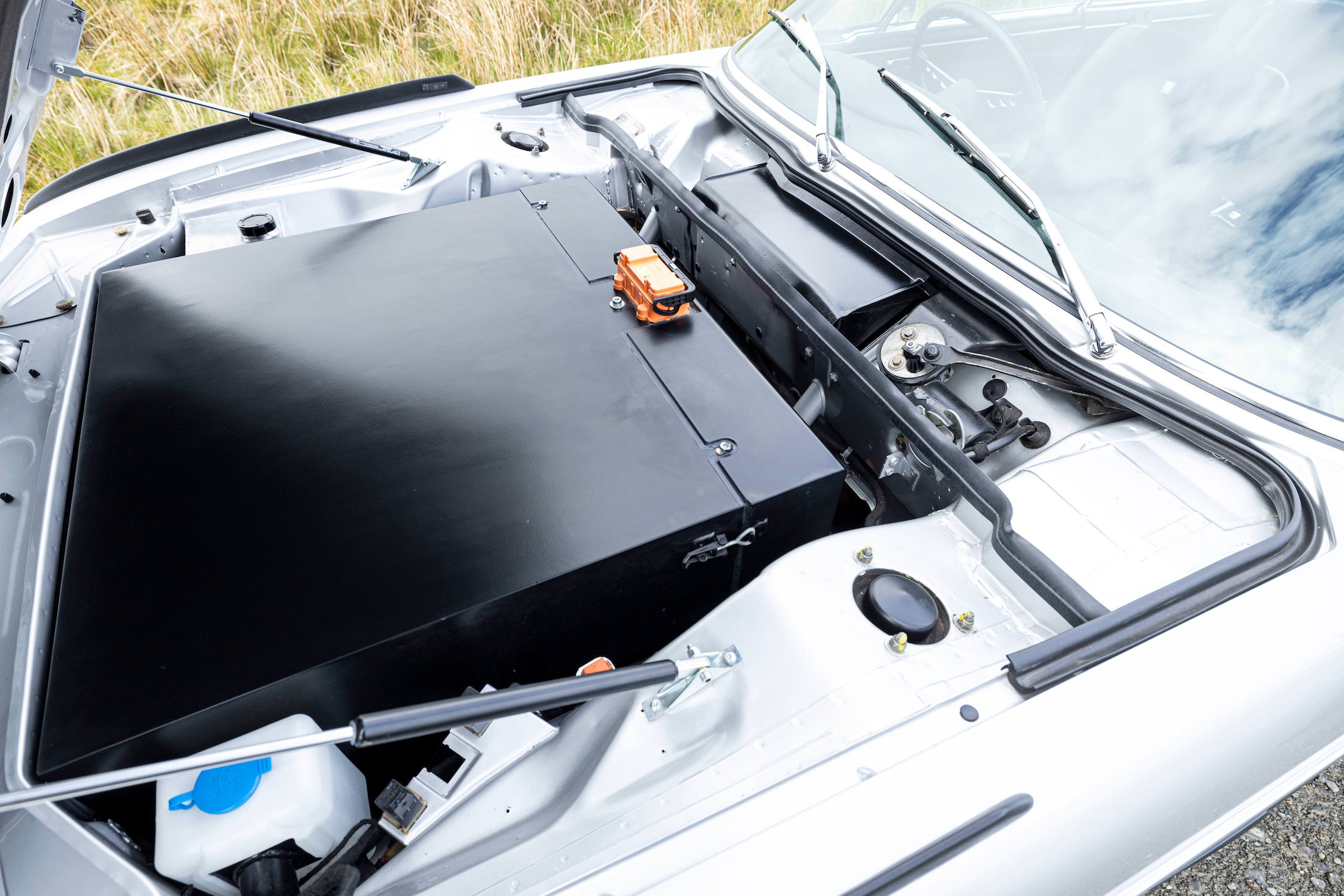 Tesla-Powered-Electric-BMW-3.0-CSi-Batmobile-12