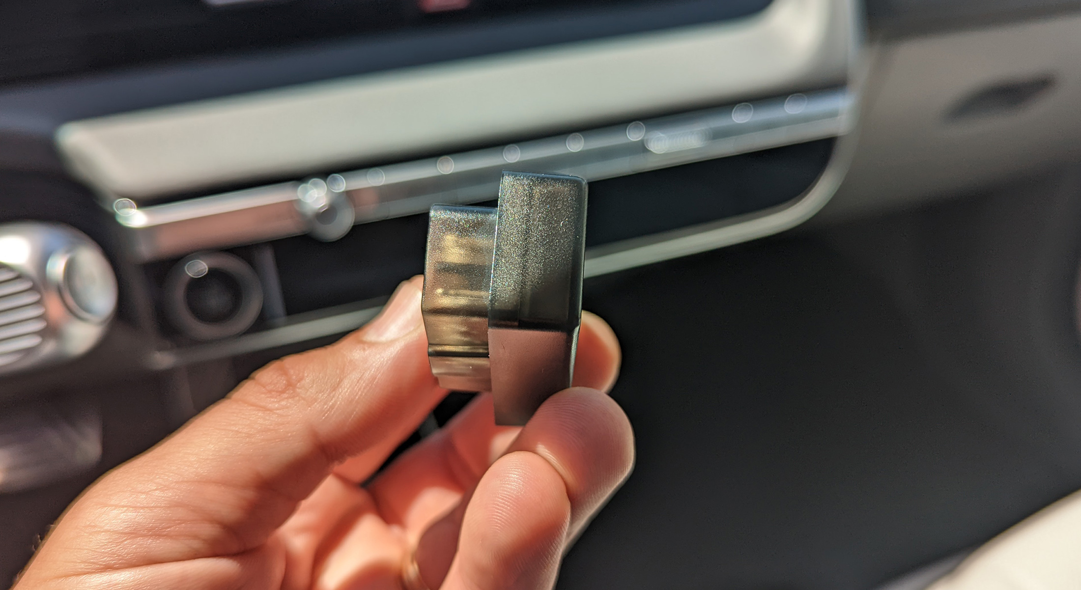 Ce modèle mesure à peine 1 cm d'épaisseur une fois connecté