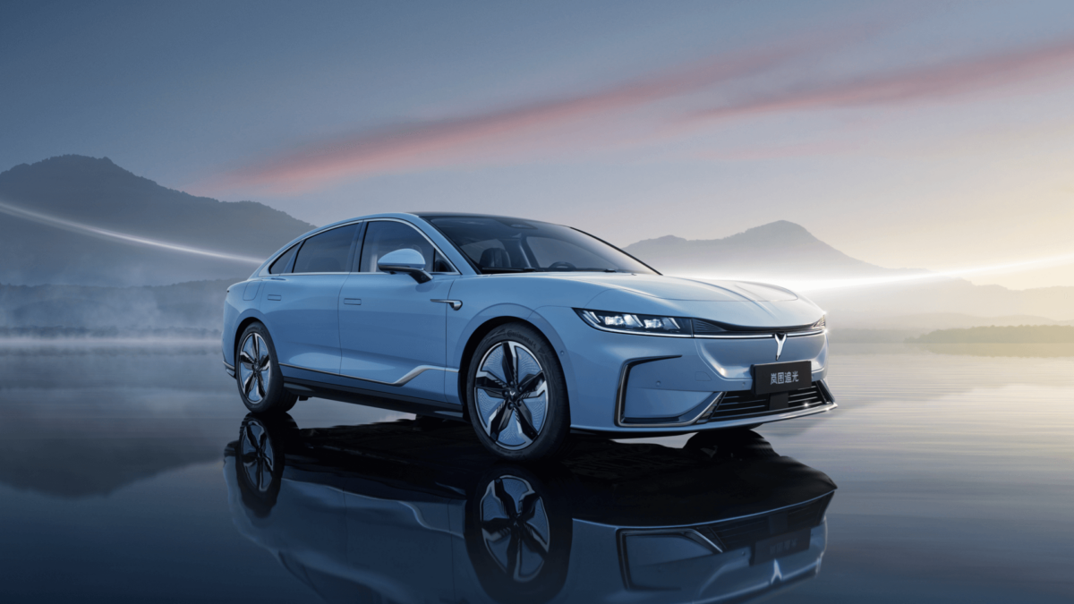 Dongfeng Voyah Zhuiguang berline électrique (2023)