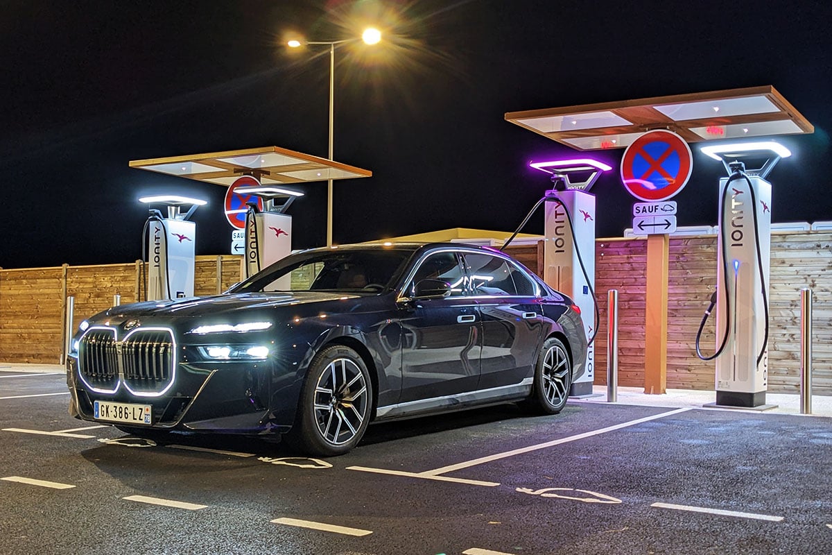 BMW i7 recharge