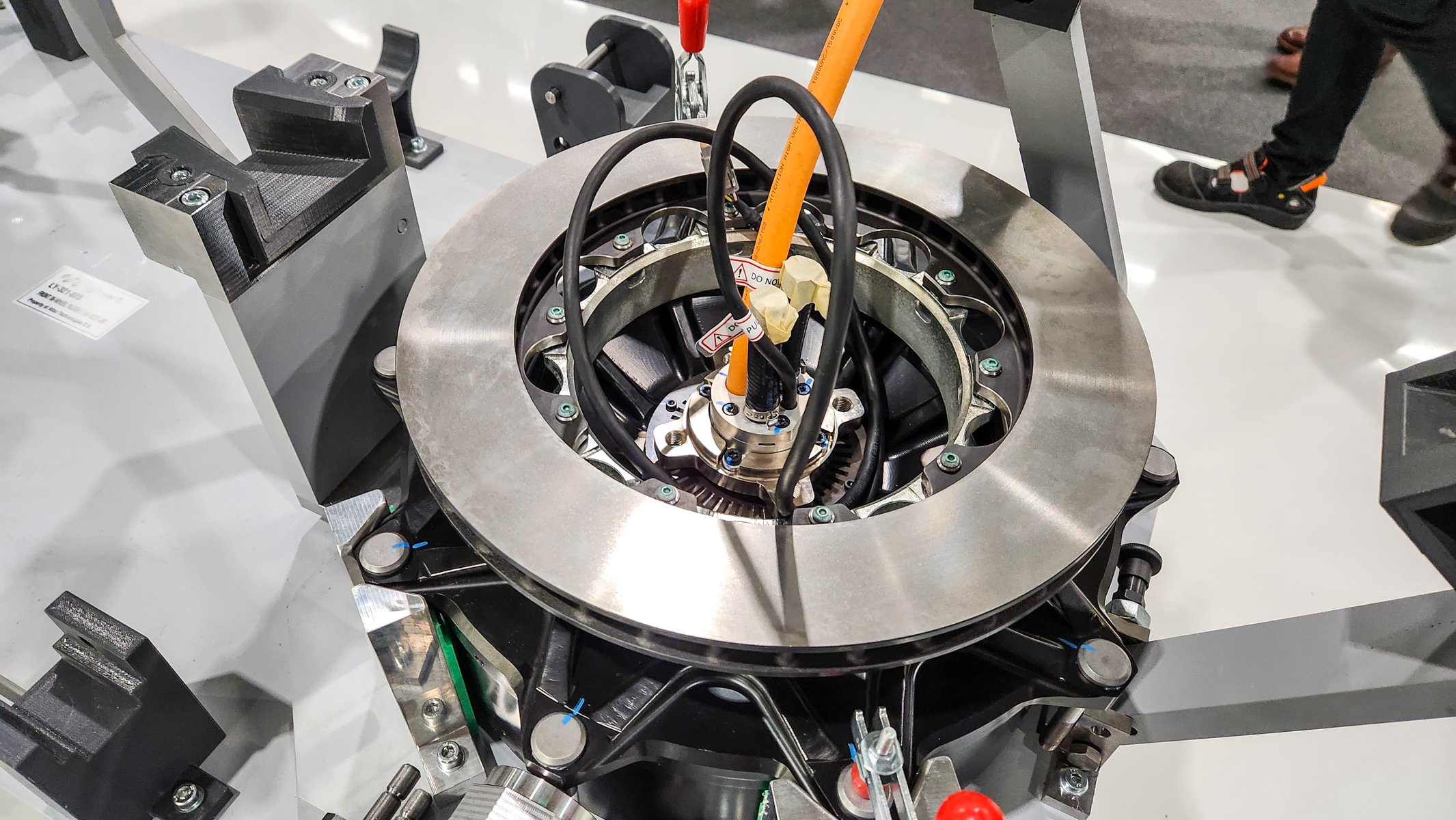 Lightyear-0-16 Zoom sur un moteur roue