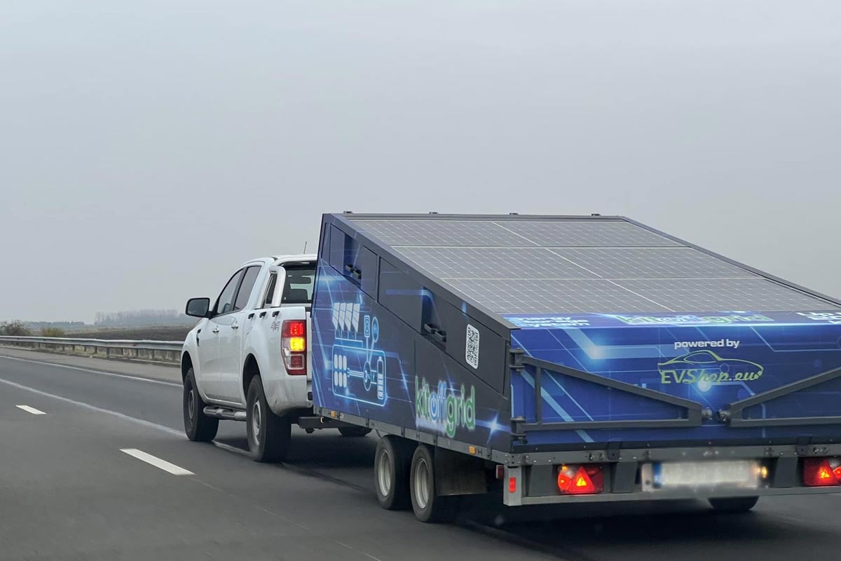 Remorque photovoltaïque avec batterie de Tesla