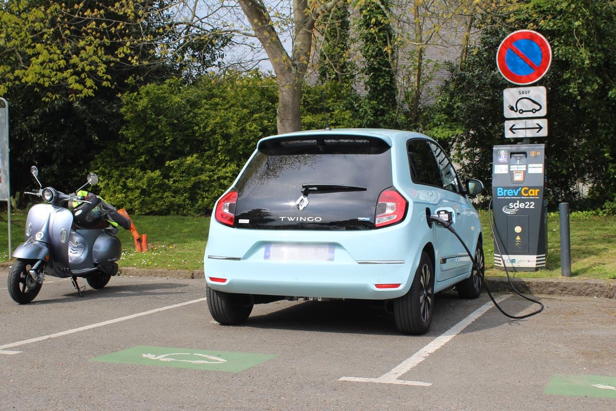 Renault Twingo électrique en charge