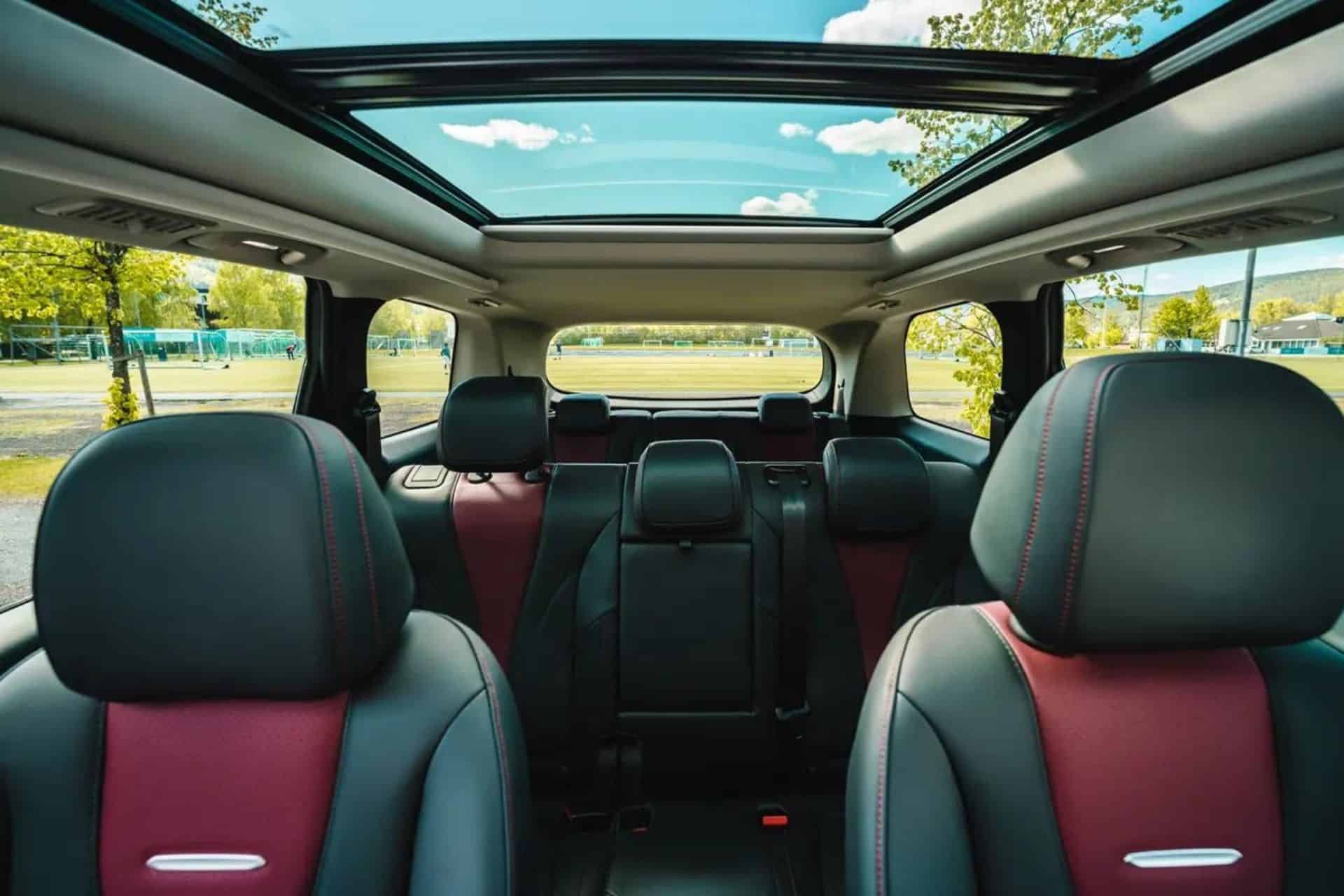 L'Euniq 5 peut transporter jusqu'à 7 personnes à son bord