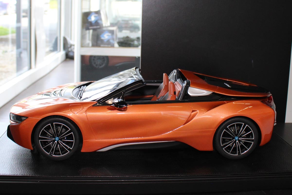 BMW i8 au 1/8