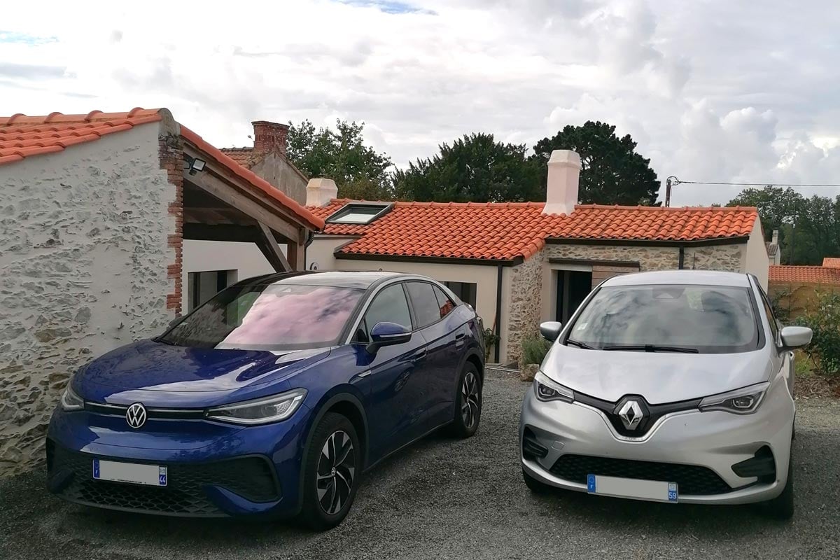 Le Volkswagen ID.5 de Vivien et la Renault Zoé de sa femme