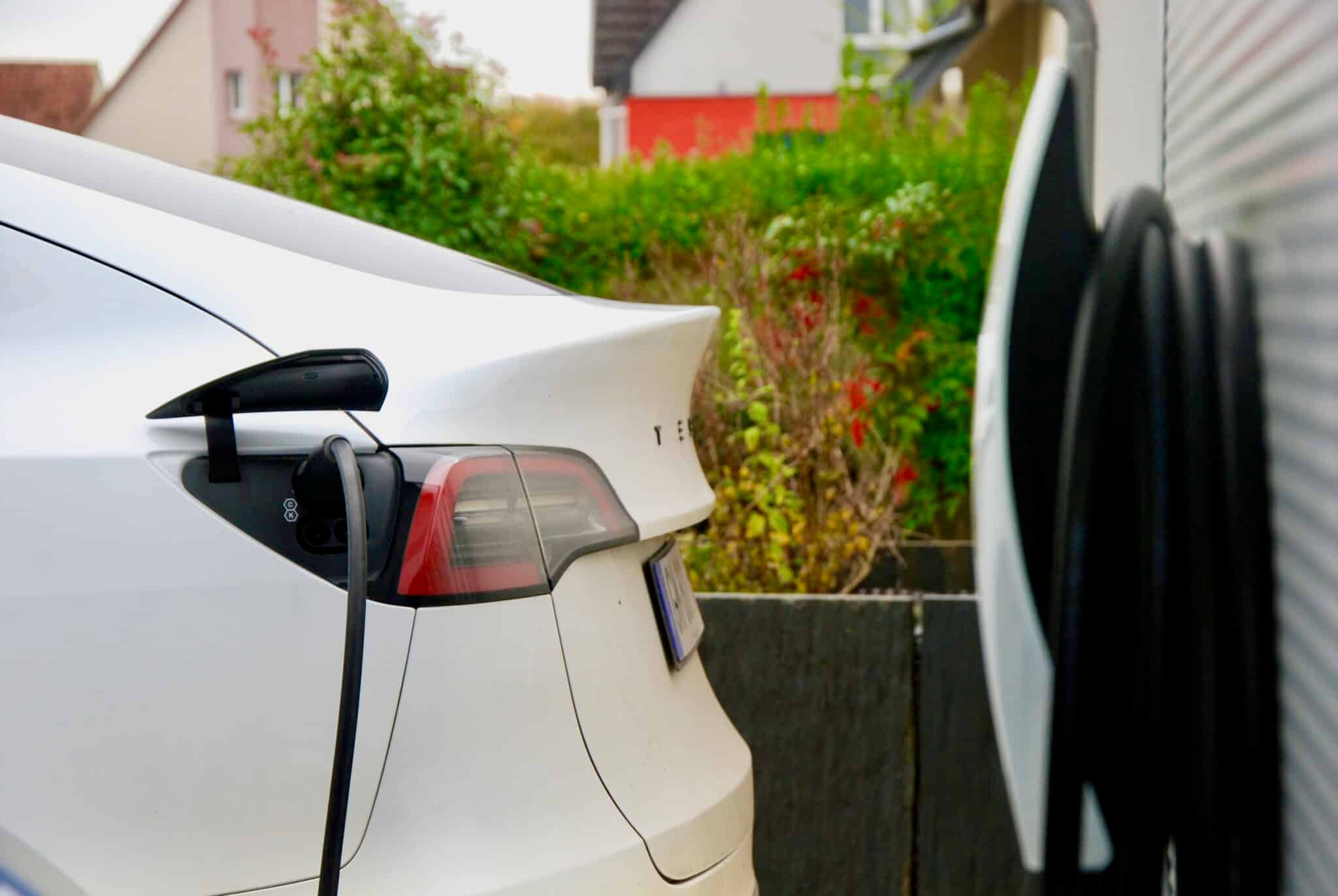 Tesla Wall Connector v3 Tesla Wall Connector v3