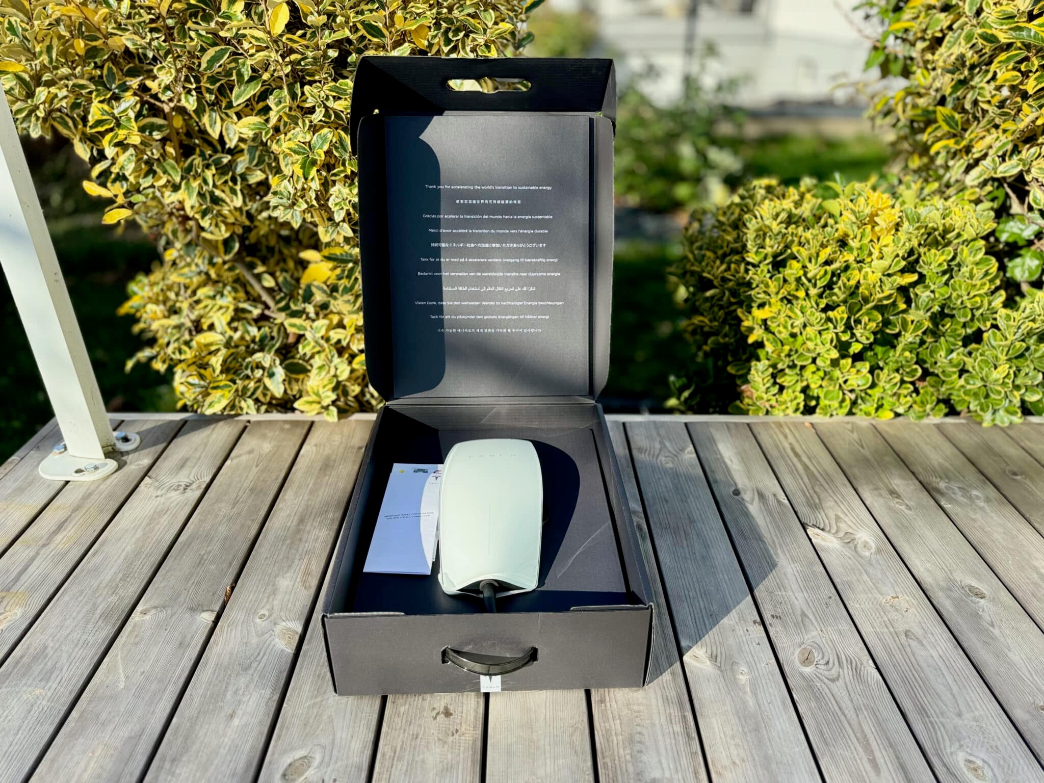 Tesla Wall Connector v3 Tesla Wall Connector v3