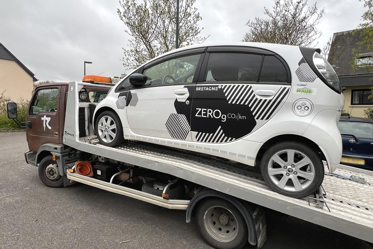 Une Citroën C-Zero sur la Revolteuse du e-Garage de Carquefou