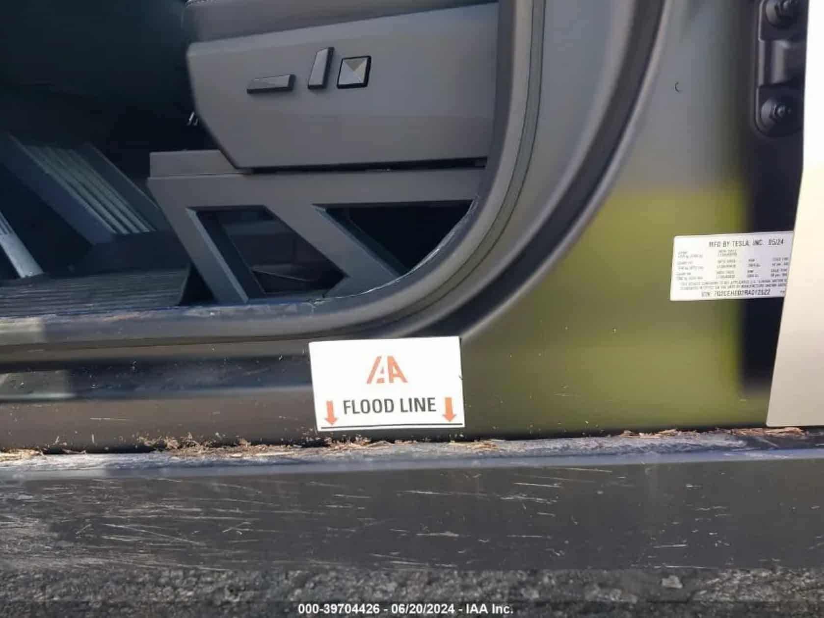 Tesla Cybertruck épave 1