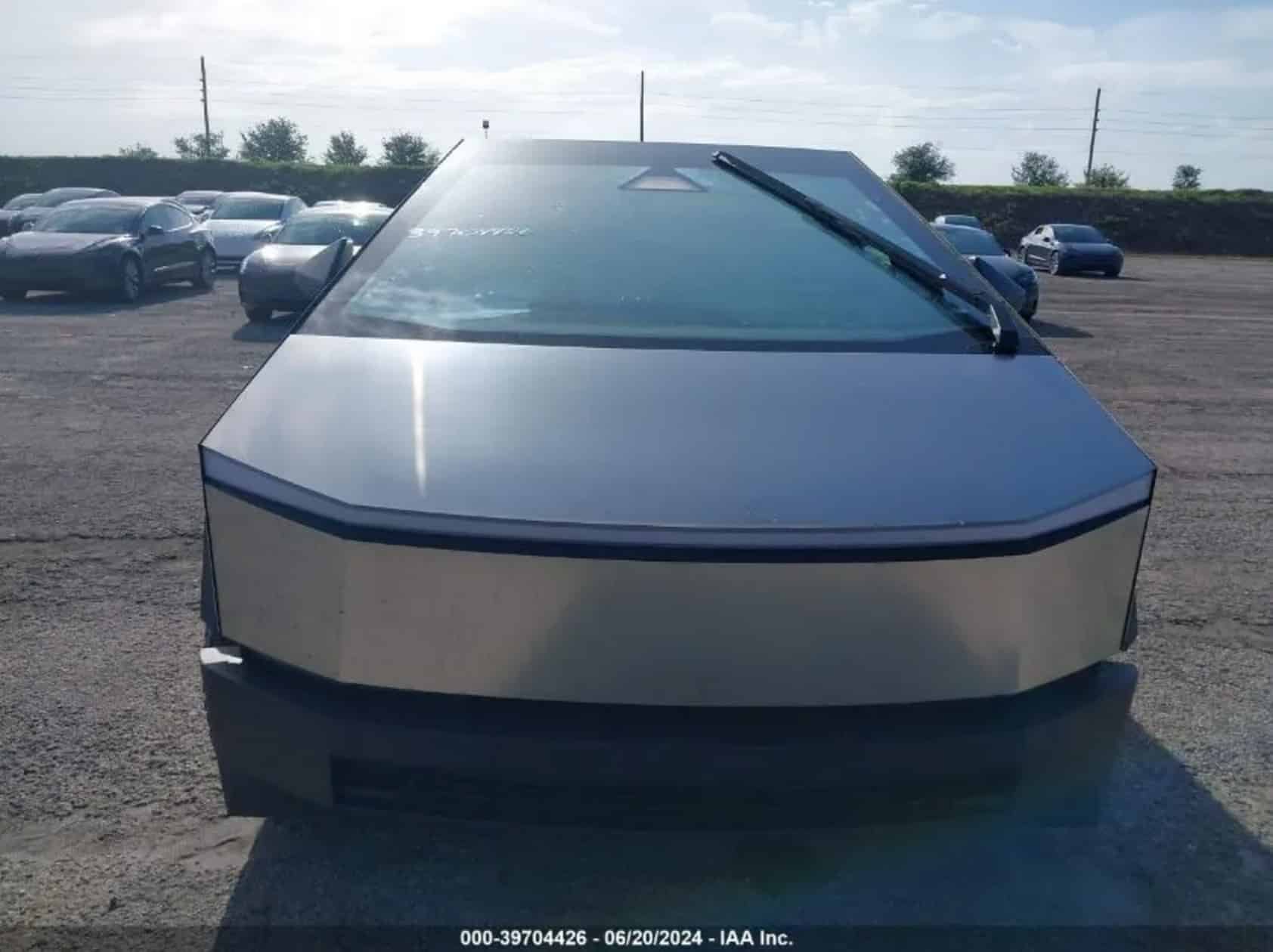 Tesla Cybertruck épave