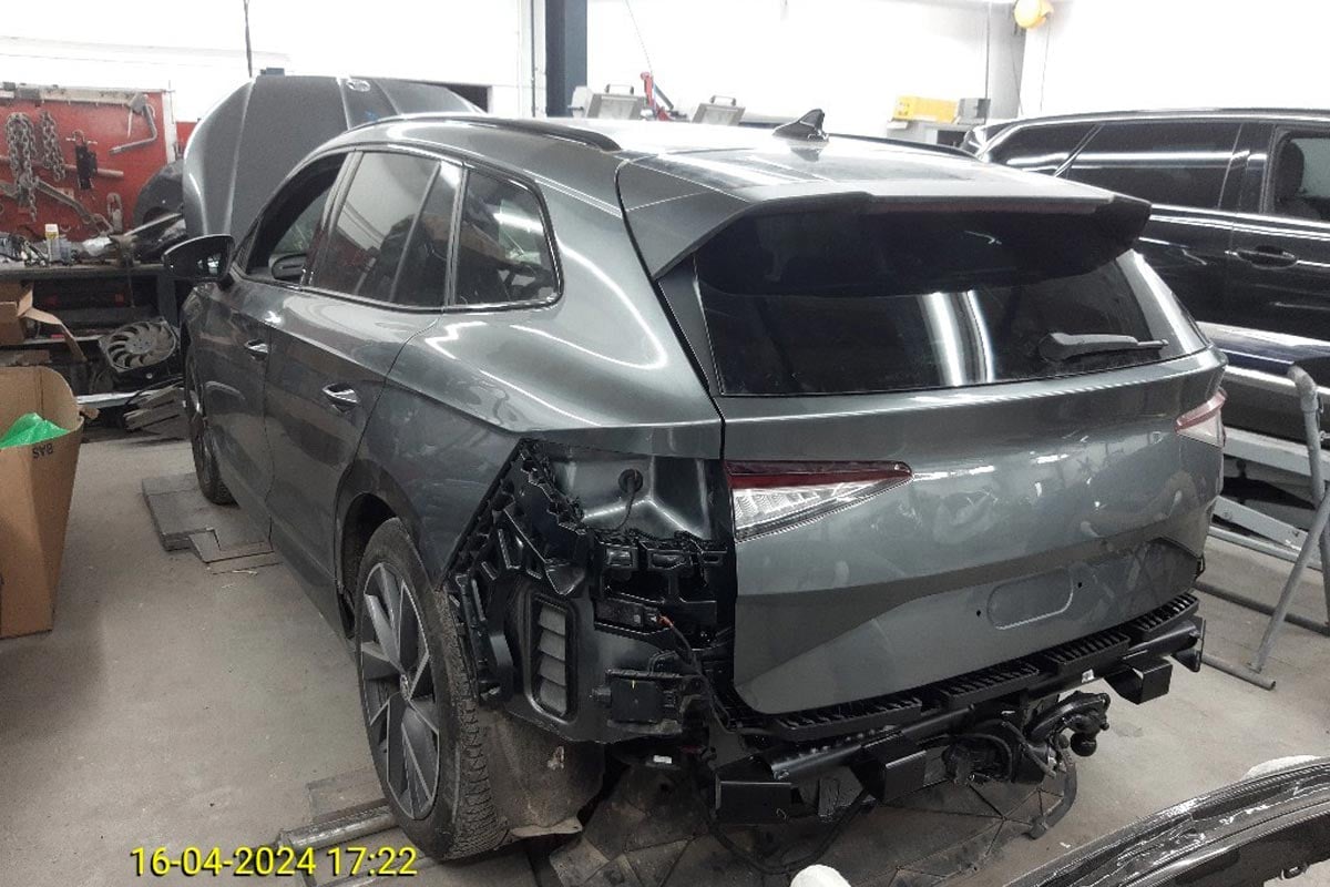 Skoda Enyaq en cours de réparation