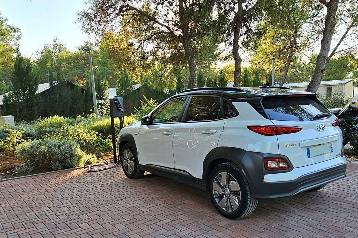 Le Hyundai Kona de Francis en recharge