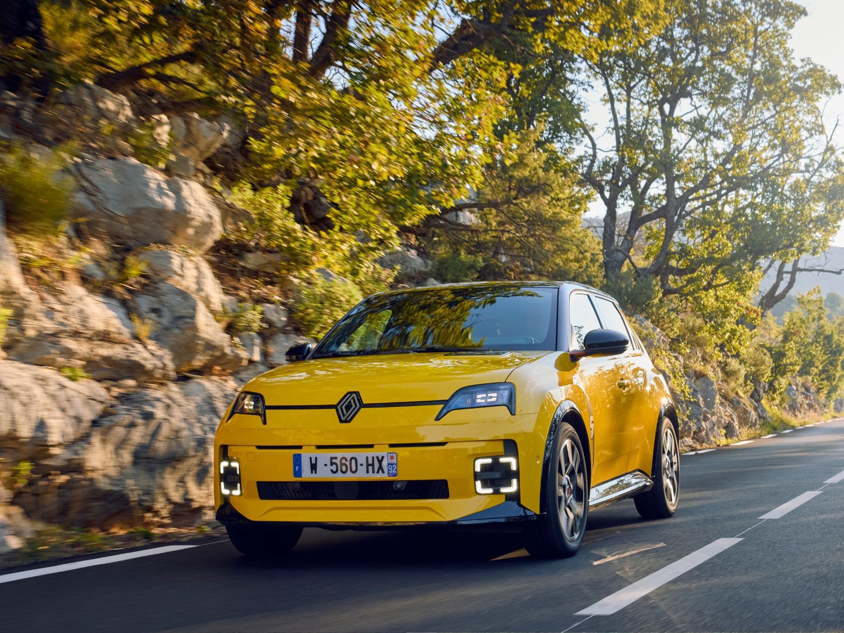 Renault-5-voiture-annee-COTY-2025-3-4