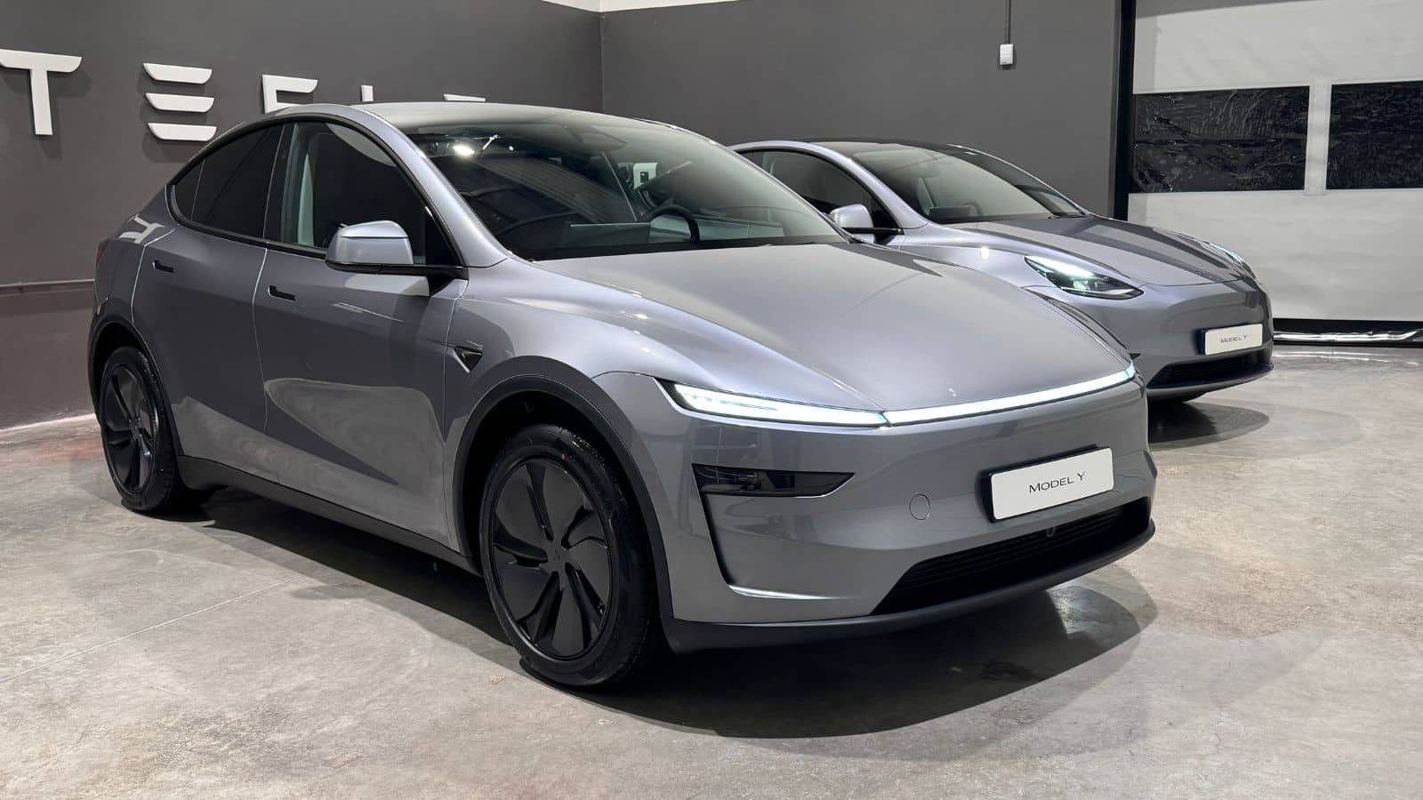 Tesla Model Y 2025