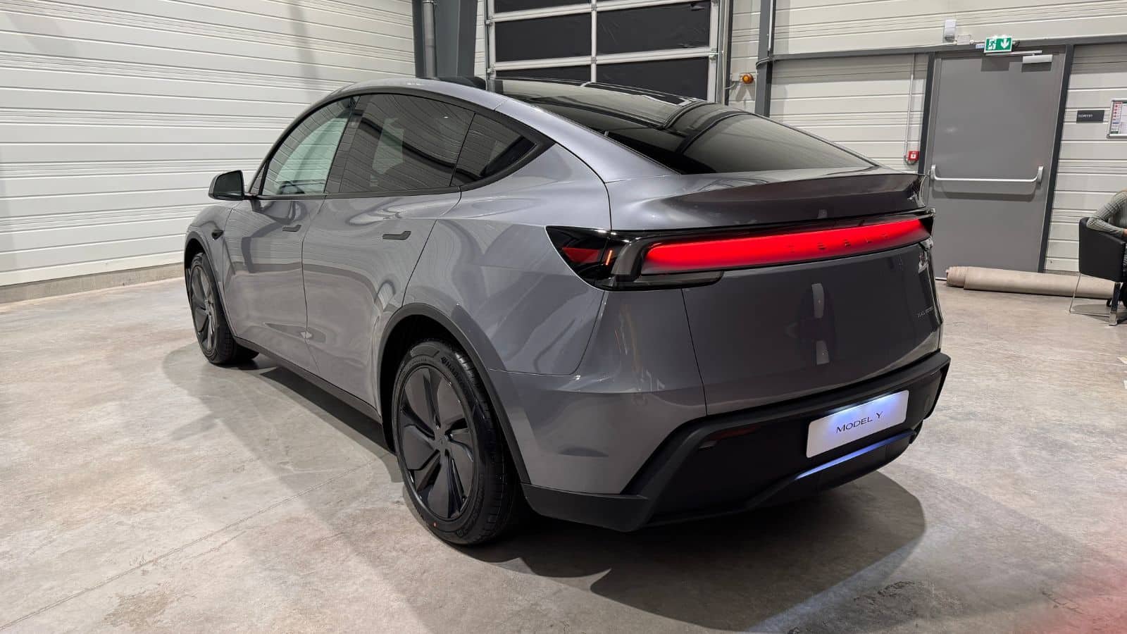 Tesla Model Y 2025