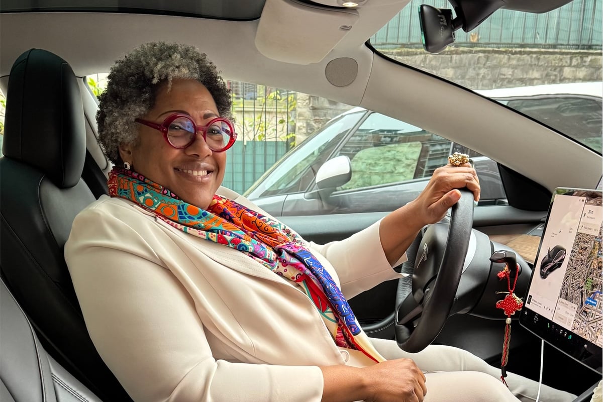 Shirley, VTC à Paris en Tesla Model 3