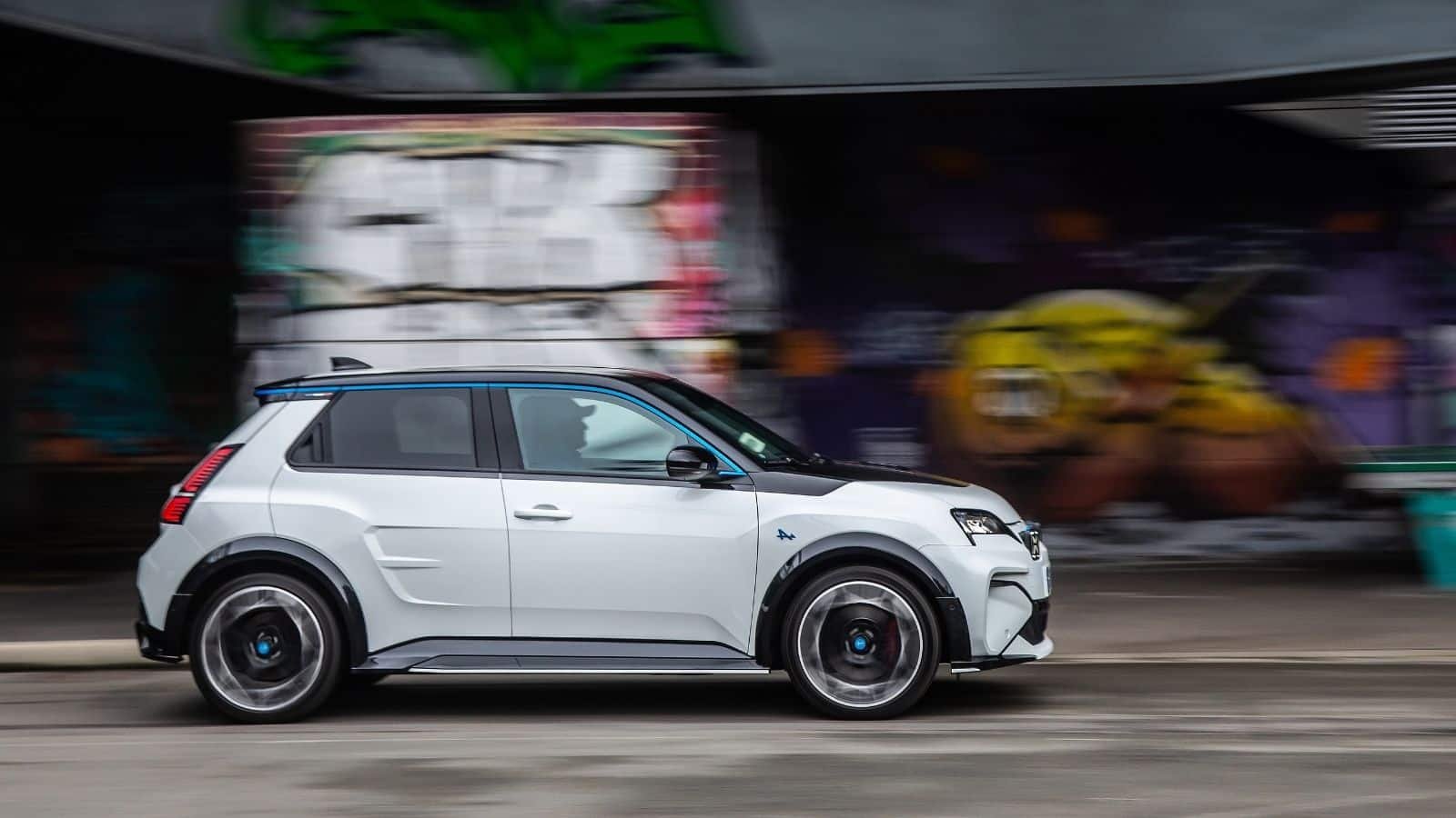 Alpine-A290-electrique-essai-conduite-cote-2025-31 Conduite vue de côté de l'Alpine A290