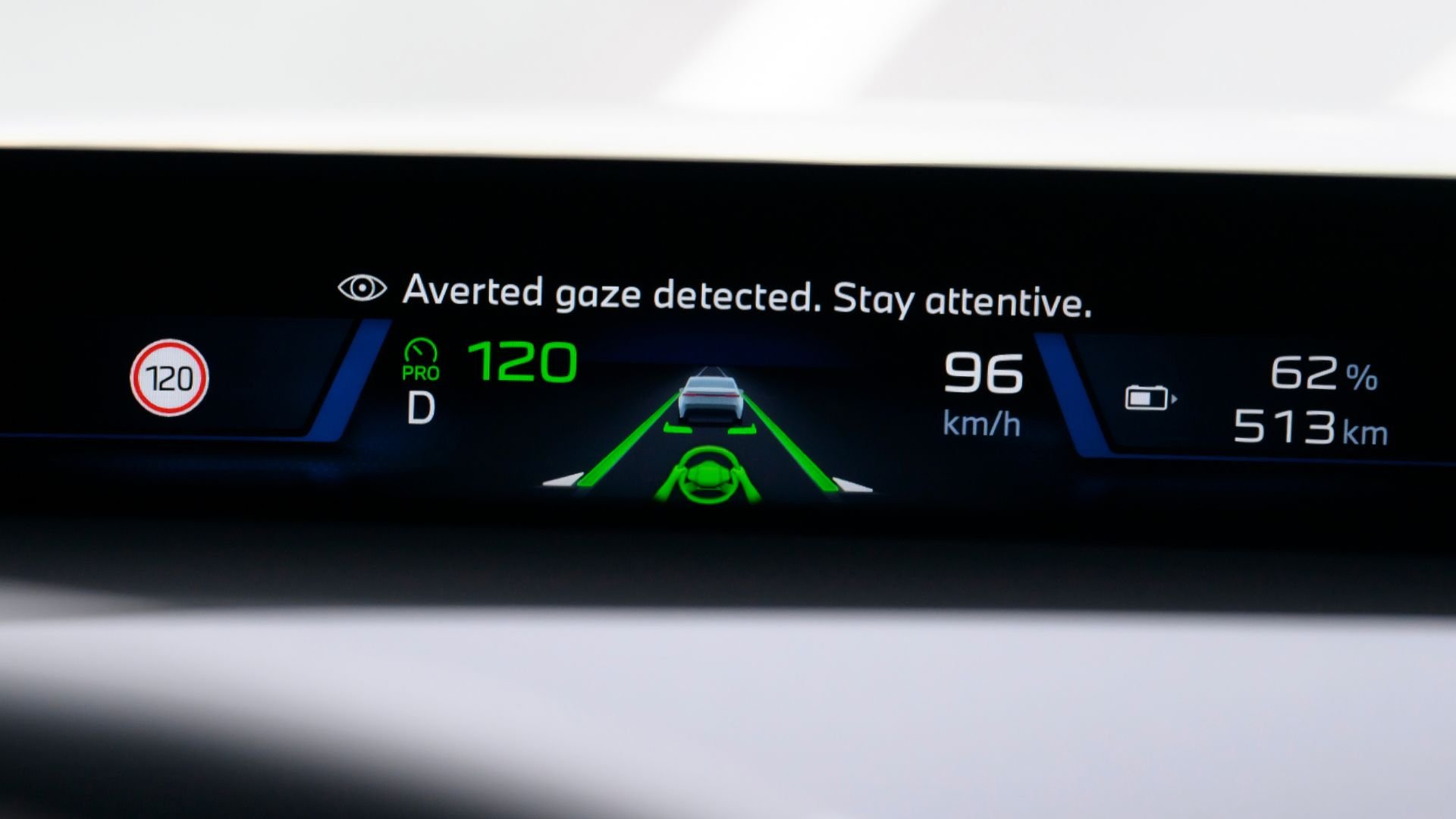 BMW-iX3-2026-planche-bord-interieur-SUV-electrique-11