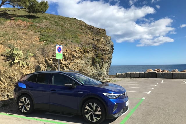 Recharge gratuite au Port de LLançà (Catalogne) sur l’une des bornes 22 kW du réseau de la Generalitat de Catalunya