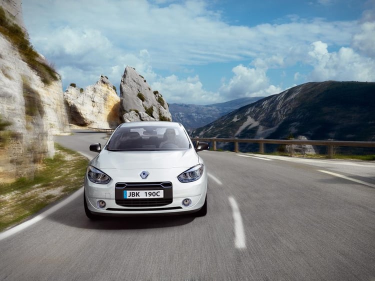 La Renault Fluence ZE blanche en face avant
